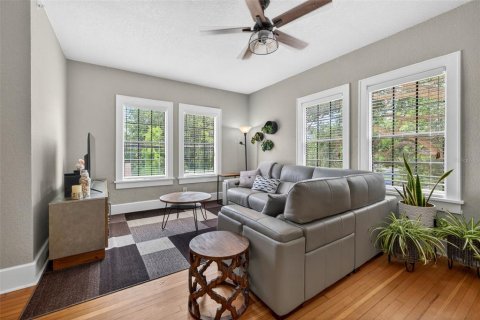 Condo in Saint Petersburg, Florida, 2 bedrooms № 2112879 - photo 5