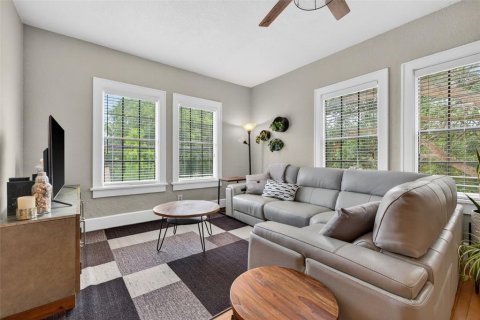 Condo in Saint Petersburg, Florida, 2 bedrooms № 2112879 - photo 7