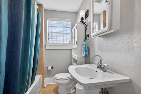 Condo in Saint Petersburg, Florida, 2 bedrooms № 2112879 - photo 22