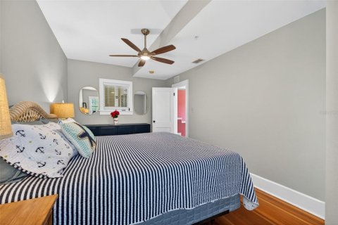 Condo in Saint Petersburg, Florida, 2 bedrooms № 2112879 - photo 21