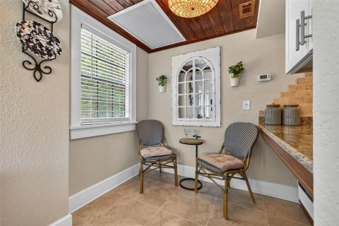 Condo in Saint Petersburg, Florida, 2 bedrooms № 2112879 - photo 13