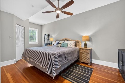 Condo in Saint Petersburg, Florida, 2 bedrooms № 2112879 - photo 19