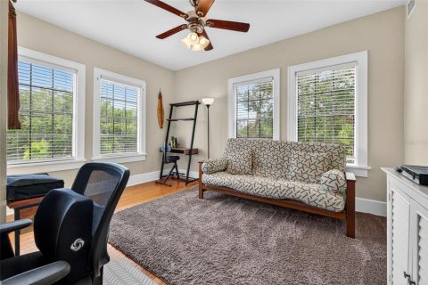 Condo in Saint Petersburg, Florida, 2 bedrooms № 2112879 - photo 23