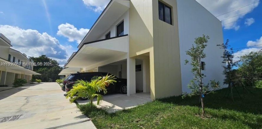 Touwnhouse à Florida City, Floride 3 chambres, 164.07 m2 № 1989383