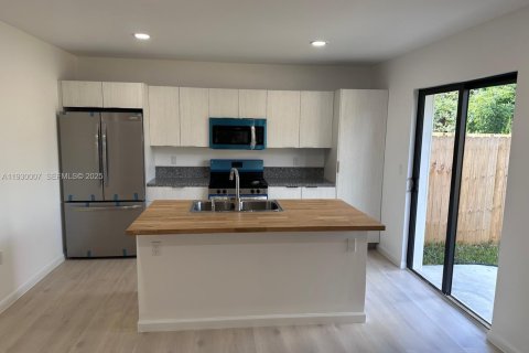 Touwnhouse à louer à Florida City, Floride: 3 chambres, 164.07 m2 № 1989383 - photo 2