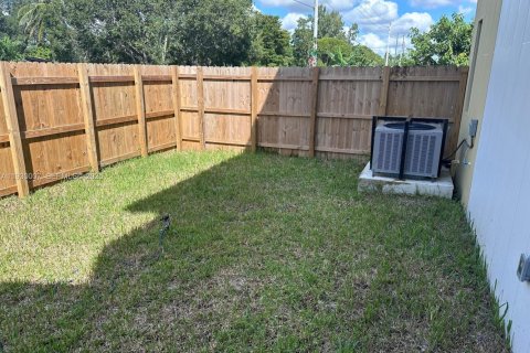 Touwnhouse à louer à Florida City, Floride: 3 chambres, 164.07 m2 № 1989383 - photo 4