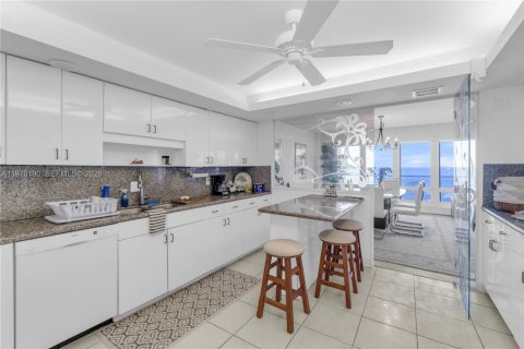 Купить кондоминиум в Форт-Лодердейл, Флорида 3 спальни, 230.4м2, № 2031922 - фото 15