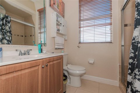 Casa en venta en Miami Lakes, Florida, 4 dormitorios, 253.81 m2 № 1861379 - foto 24