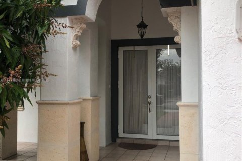 Casa en venta en Miami Lakes, Florida, 4 dormitorios, 253.81 m2 № 1861379 - foto 2