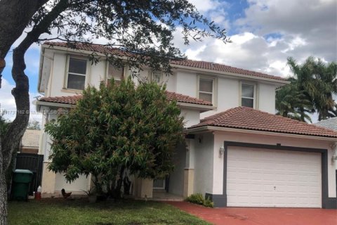 Casa en venta en Miami Lakes, Florida, 4 dormitorios, 253.81 m2 № 1861379 - foto 1