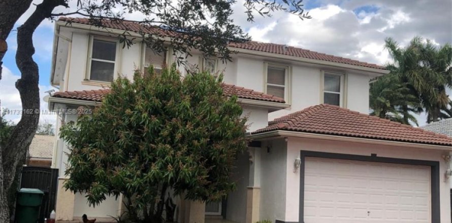 Casa en Miami Lakes, Florida 4 dormitorios, 253.81 m2 № 1861379