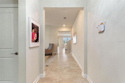 House in Davenport, Florida 5 bedrooms, 304.91 sq.m. № 1644664 - photo 2