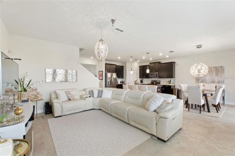 House in Davenport, Florida 5 bedrooms, 304.91 sq.m. № 1644664 - photo 14