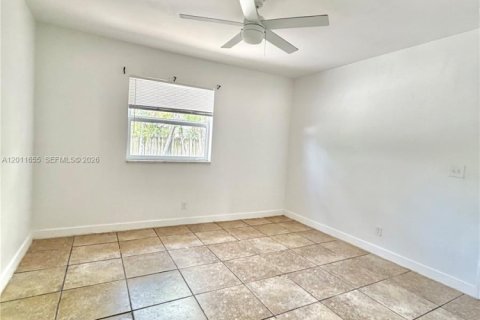 Casa en alquiler en Fort Lauderdale, Florida, 3 dormitorios, 320.33 m2 № 2075307 - foto 8