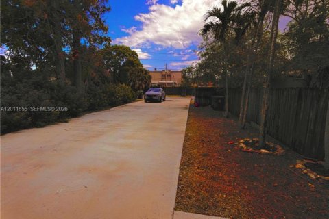 Casa en alquiler en Fort Lauderdale, Florida, 3 dormitorios, 320.33 m2 № 2075307 - foto 21