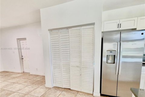 Casa en alquiler en Fort Lauderdale, Florida, 3 dormitorios, 320.33 m2 № 2075307 - foto 16