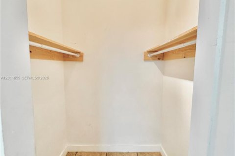 Casa en alquiler en Fort Lauderdale, Florida, 3 dormitorios, 320.33 m2 № 2075307 - foto 14