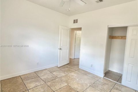 Casa en alquiler en Fort Lauderdale, Florida, 3 dormitorios, 320.33 m2 № 2075307 - foto 15