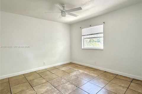 Casa en alquiler en Fort Lauderdale, Florida, 3 dormitorios, 320.33 m2 № 2075307 - foto 12