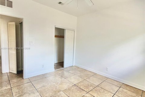 Casa en alquiler en Fort Lauderdale, Florida, 3 dormitorios, 320.33 m2 № 2075307 - foto 13