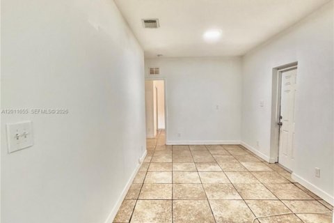 Casa en alquiler en Fort Lauderdale, Florida, 3 dormitorios, 320.33 m2 № 2075307 - foto 5