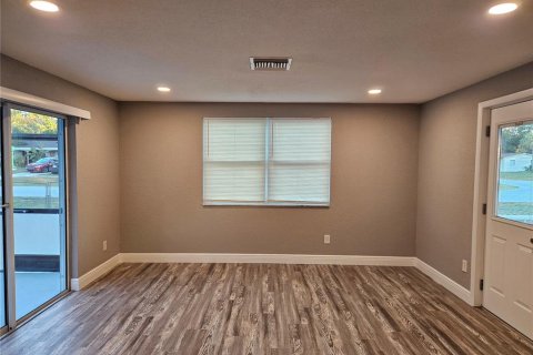 House in Spring Hill, Florida 3 bedrooms, 149.76 sq.m. № 2391509 - photo 12