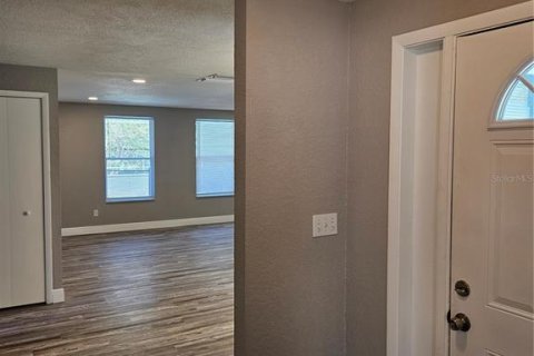House in Spring Hill, Florida 3 bedrooms, 149.76 sq.m. № 2391509 - photo 11