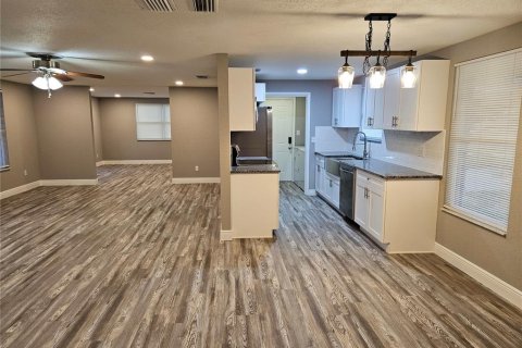 House in Spring Hill, Florida 3 bedrooms, 149.76 sq.m. № 2391509 - photo 7