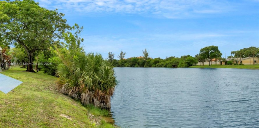 Таунхаус в Лодерхилл, Флорида 3 спальни, 143.07м2 № 1957261