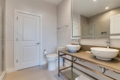 Купить таунхаус в Киссимми, Флорида 4 спальни, 219.06м2, № 1956116 - фото 29