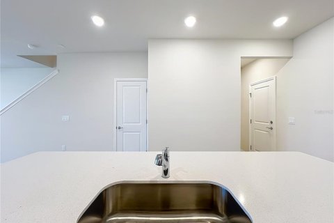 Townhouse in Winter Garden, Florida 3 bedrooms, 156.35 sq.m. № 1919643 - photo 12