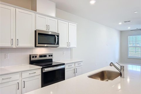 Townhouse in Winter Garden, Florida 3 bedrooms, 156.35 sq.m. № 1919643 - photo 15