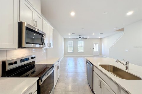 Townhouse in Winter Garden, Florida 3 bedrooms, 156.35 sq.m. № 1919643 - photo 13