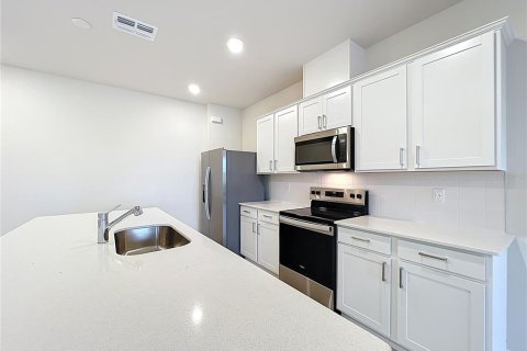 Townhouse in Winter Garden, Florida 3 bedrooms, 156.35 sq.m. № 1919643 - photo 11