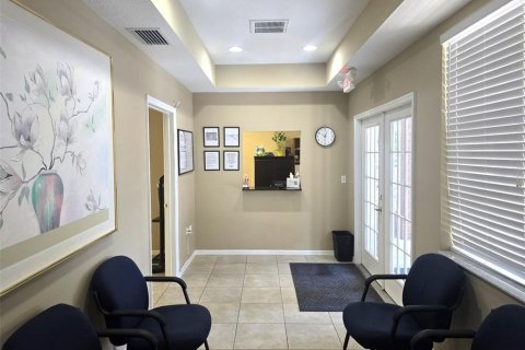 Propiedad comercial en alquiler en Wesley Chapel, Florida, 297.29 m2 № 1846953 - foto 2