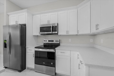 House in Lehigh Acres, Florida 4 bedrooms, 139.54 sq.m. № 2213878 - photo 12