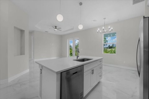 House in Lehigh Acres, Florida 4 bedrooms, 139.54 sq.m. № 2213878 - photo 13