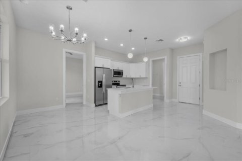 House in Lehigh Acres, Florida 4 bedrooms, 139.54 sq.m. № 2213878 - photo 9