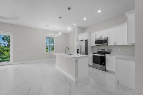 House in Lehigh Acres, Florida 4 bedrooms, 139.54 sq.m. № 2213878 - photo 5