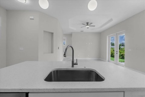 House in Lehigh Acres, Florida 4 bedrooms, 139.54 sq.m. № 2213878 - photo 14