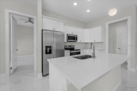 House in Lehigh Acres, Florida 4 bedrooms, 139.54 sq.m. № 2213878 - photo 10
