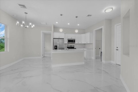 House in Lehigh Acres, Florida 4 bedrooms, 139.54 sq.m. № 2213878 - photo 20