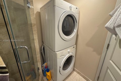 Condominio en alquiler en Hollywood, Florida, 1 dormitorio, 75.99 m2 № 1978677 - foto 11