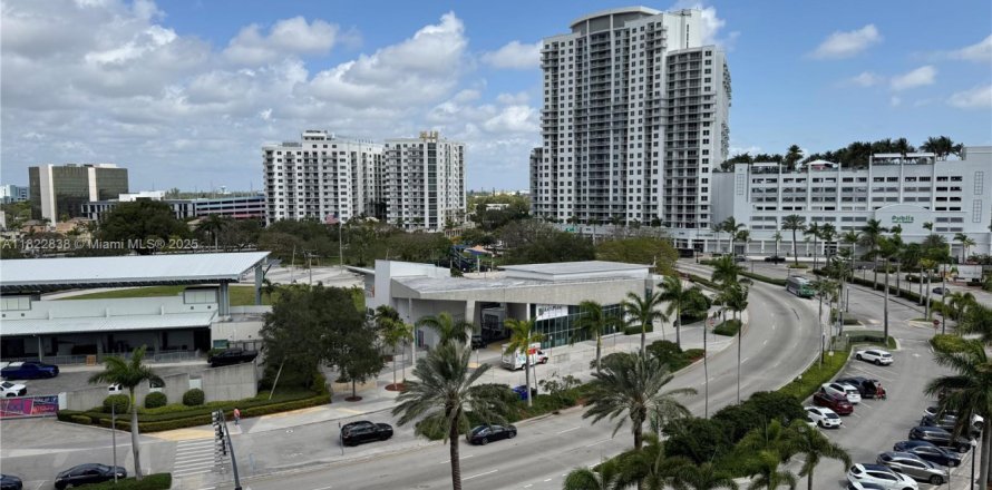 Condominio en Hollywood, Florida, 1 dormitorio № 1978677