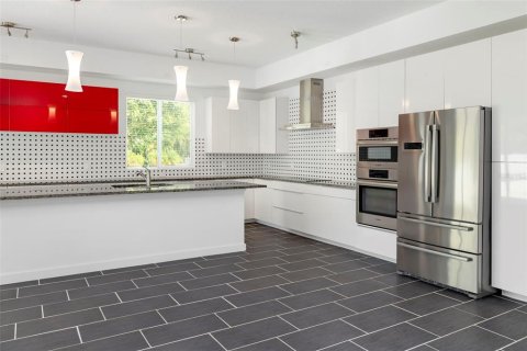 House in Sarasota, Florida 3 bedrooms, 213.49 sq.m. № 2220578 - photo 12