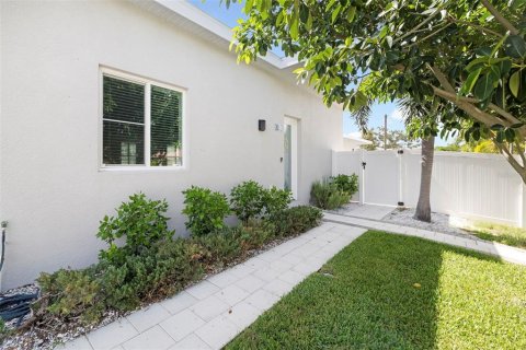 House in Sarasota, Florida 3 bedrooms, 213.49 sq.m. № 2220578 - photo 4
