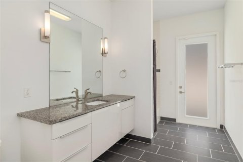 House in Sarasota, Florida 3 bedrooms, 213.49 sq.m. № 2220578 - photo 27