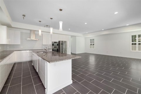 House in Sarasota, Florida 3 bedrooms, 213.49 sq.m. № 2220578 - photo 6