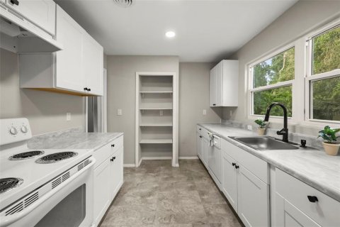House in Sanford, Florida 3 bedrooms, 108.05 sq.m. № 2394415 - photo 7