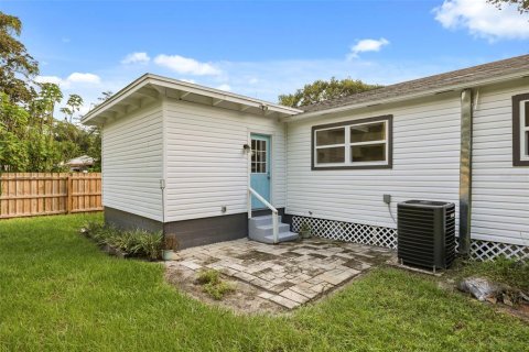 House in Sanford, Florida 3 bedrooms, 108.05 sq.m. № 2394415 - photo 23